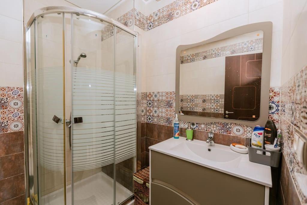 Central 2-Bedrooms Near Beach & Dining タンジェ エクステリア 写真