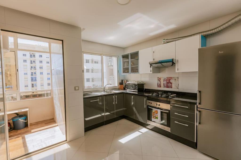 Central 2-Bedrooms Near Beach & Dining タンジェ エクステリア 写真
